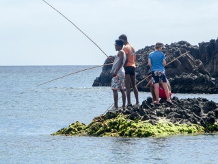 Partie de pêche à la ligne avec les pêcheurs de Tarrafal